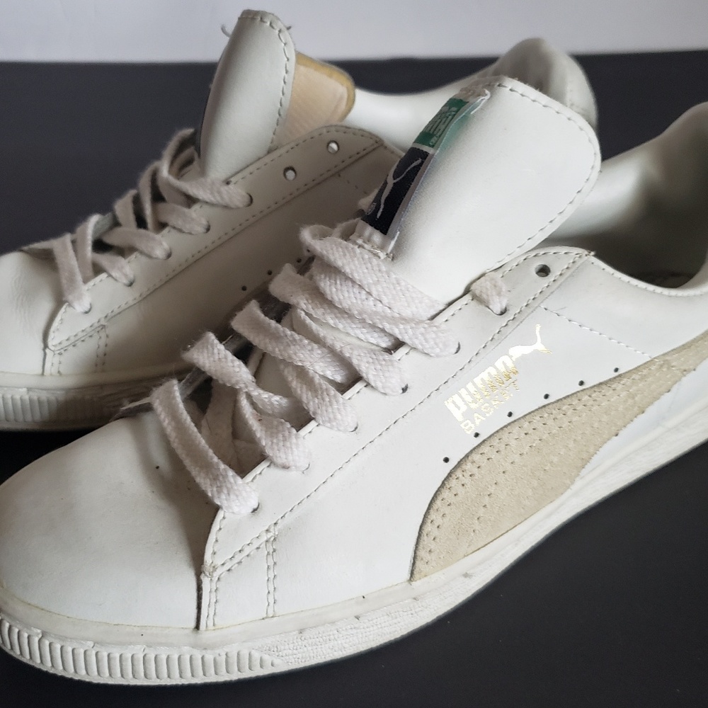 Womens White Vintage Pumas Sz 6